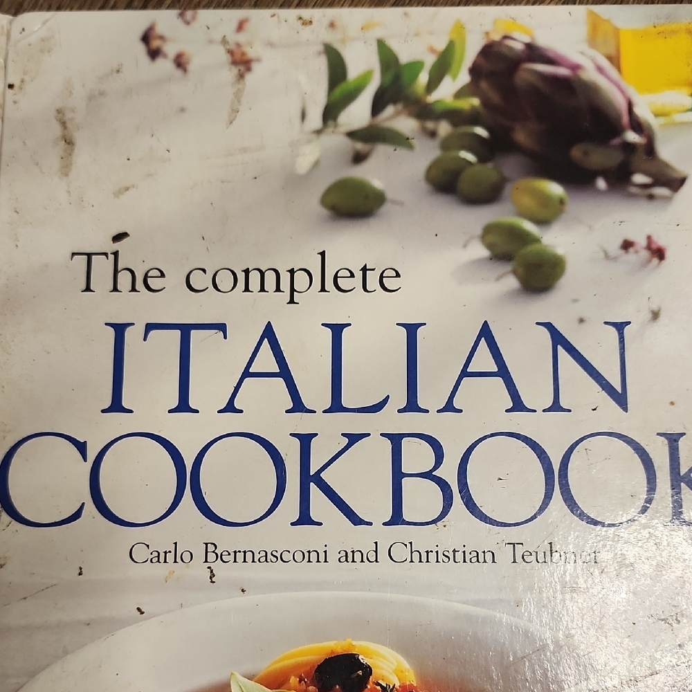 The Complete Italian Cookbook - White & Blue Cover - Picture 2 of 12